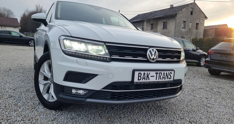 Volkswagen Tiguan cena 122987 przebieg: 152000, rok produkcji 2019 z Piaski małe 596